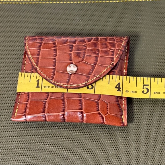 Elegant Brown Leather Crocodile-Embossed Wallet - Picture 5 of 7